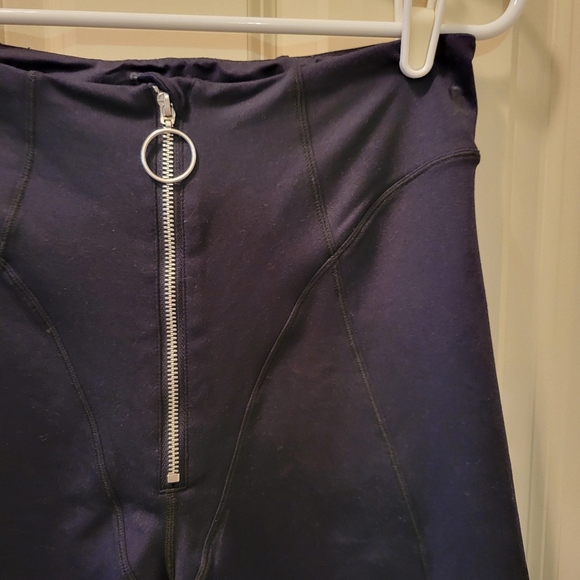 Good American The Warrior Zip Front Bike Shorts Size 4 Large - Picture 5 of 10